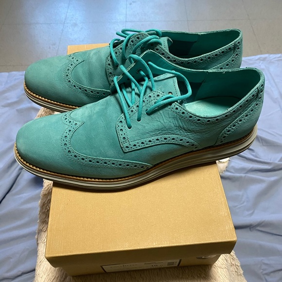 Shoes - Picture 5 of 9